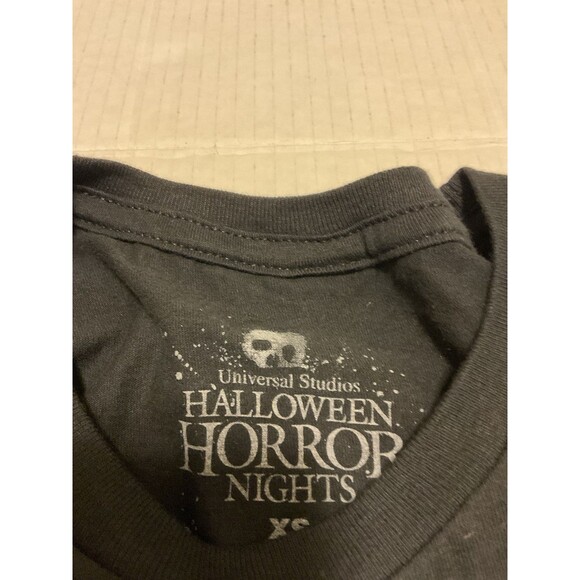 Universal Studios Hollywood HHN 2023 - NEVER GO ALONE T-Shirt XS - Picture 8 of 8